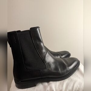 Vagabond Women's Black Leather Chelsea Ankle Boots